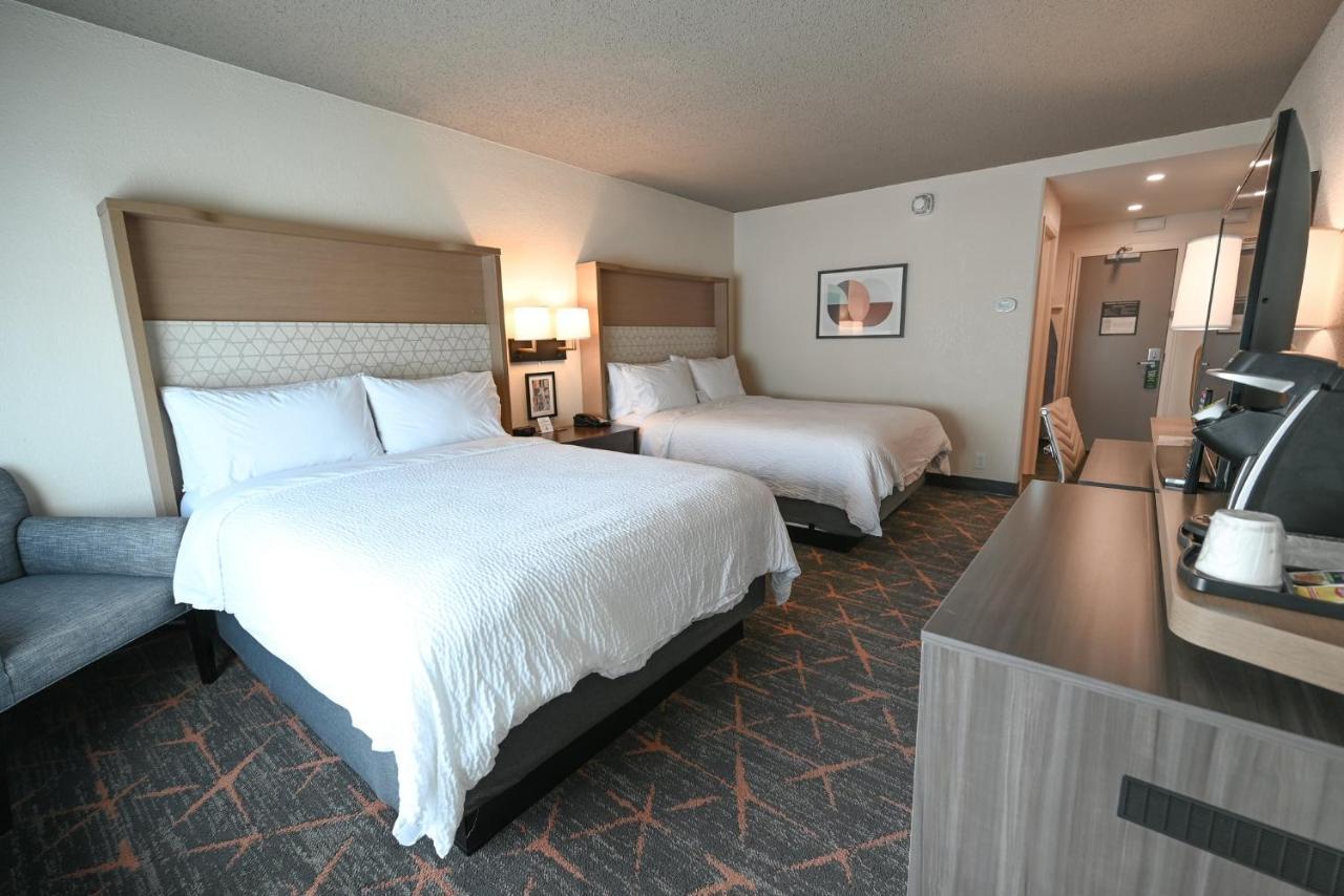 Holiday Inn Cleveland-Mayfield By Ihg Екстериор снимка