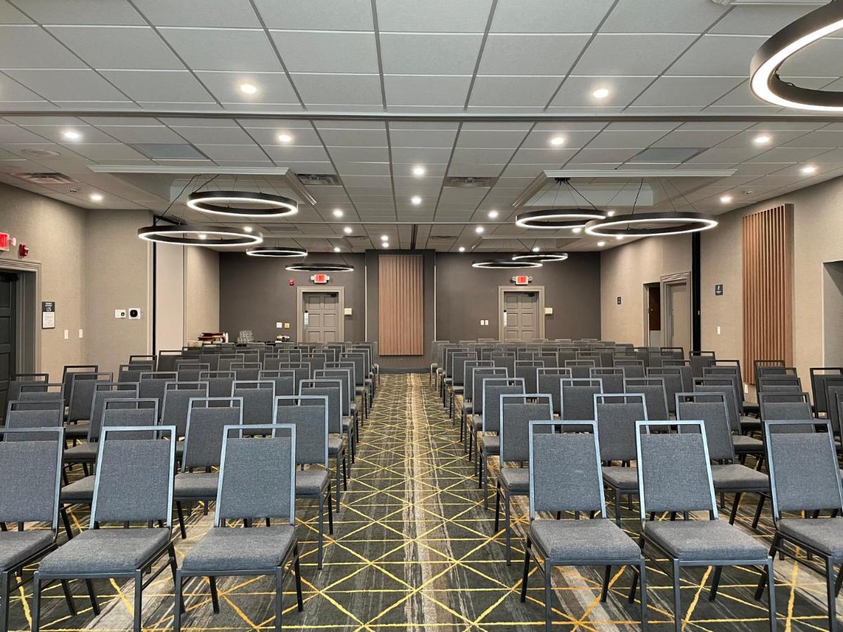 Holiday Inn Cleveland-Mayfield By Ihg Екстериор снимка