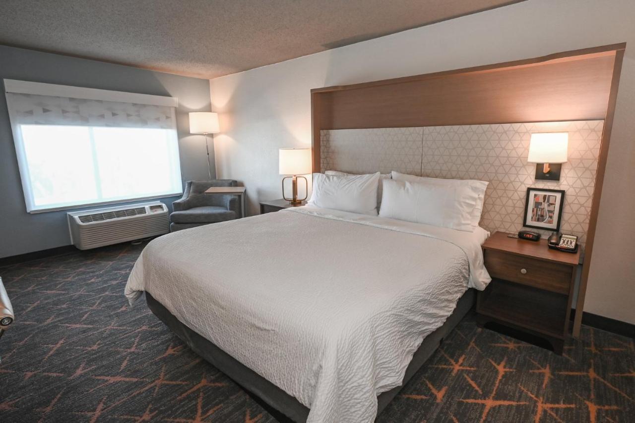 Holiday Inn Cleveland-Mayfield By Ihg Екстериор снимка