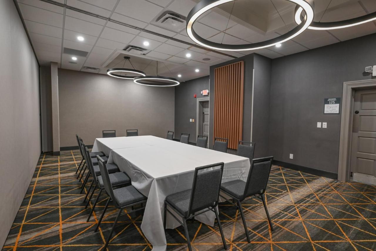 Holiday Inn Cleveland-Mayfield By Ihg Екстериор снимка
