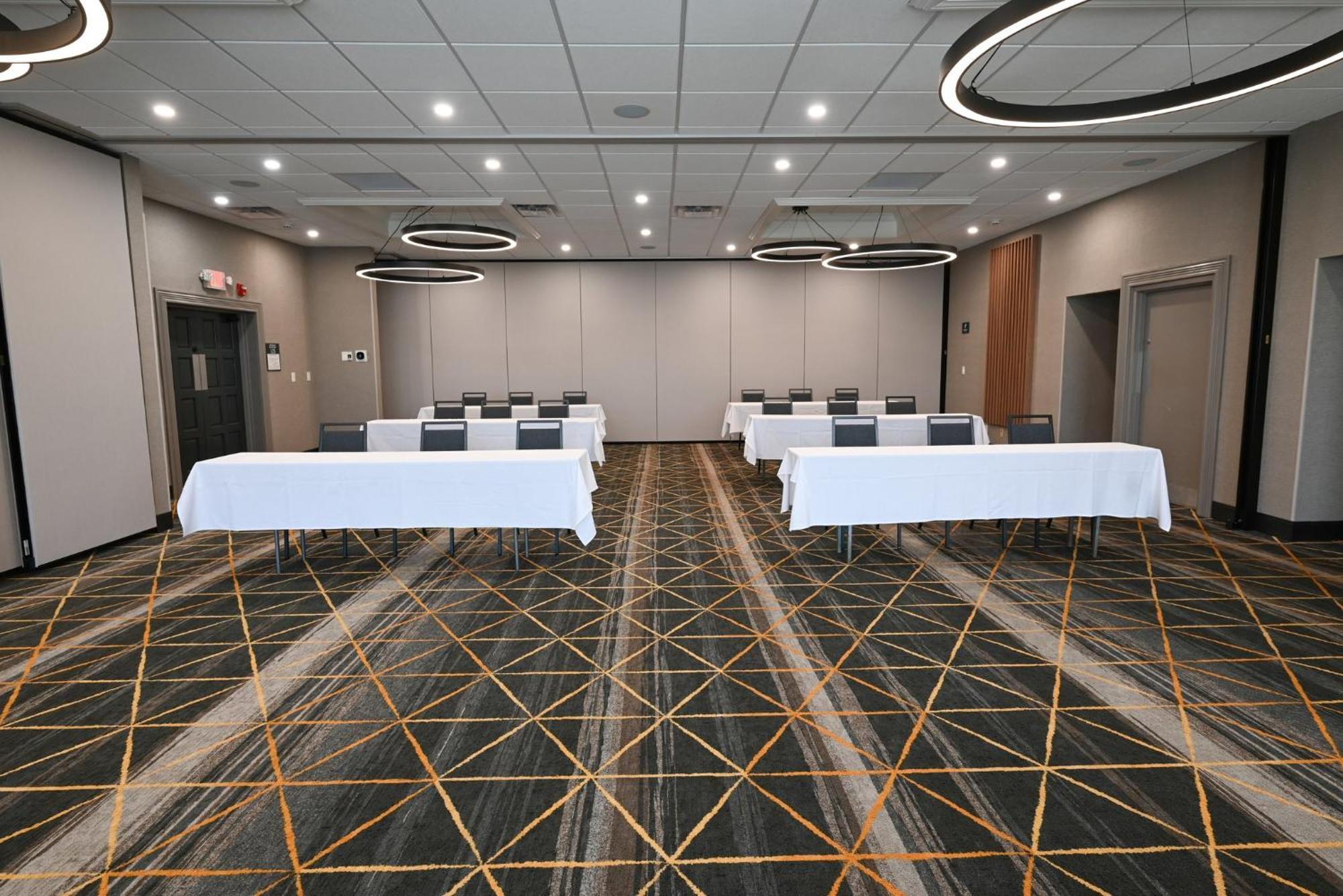 Holiday Inn Cleveland-Mayfield By Ihg Екстериор снимка