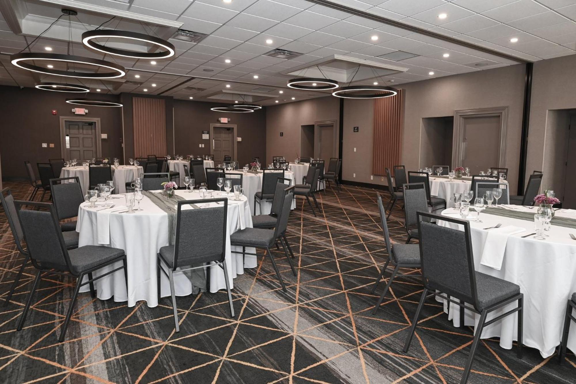 Holiday Inn Cleveland-Mayfield By Ihg Екстериор снимка