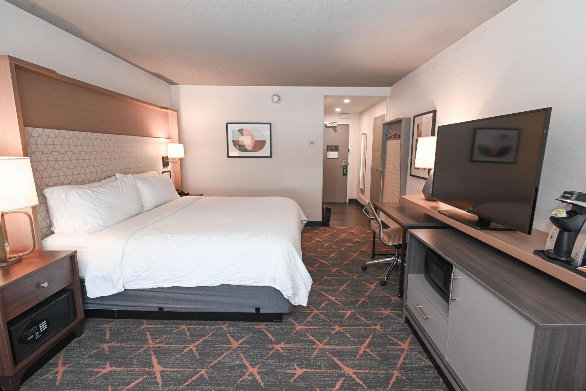 Holiday Inn Cleveland-Mayfield By Ihg Екстериор снимка