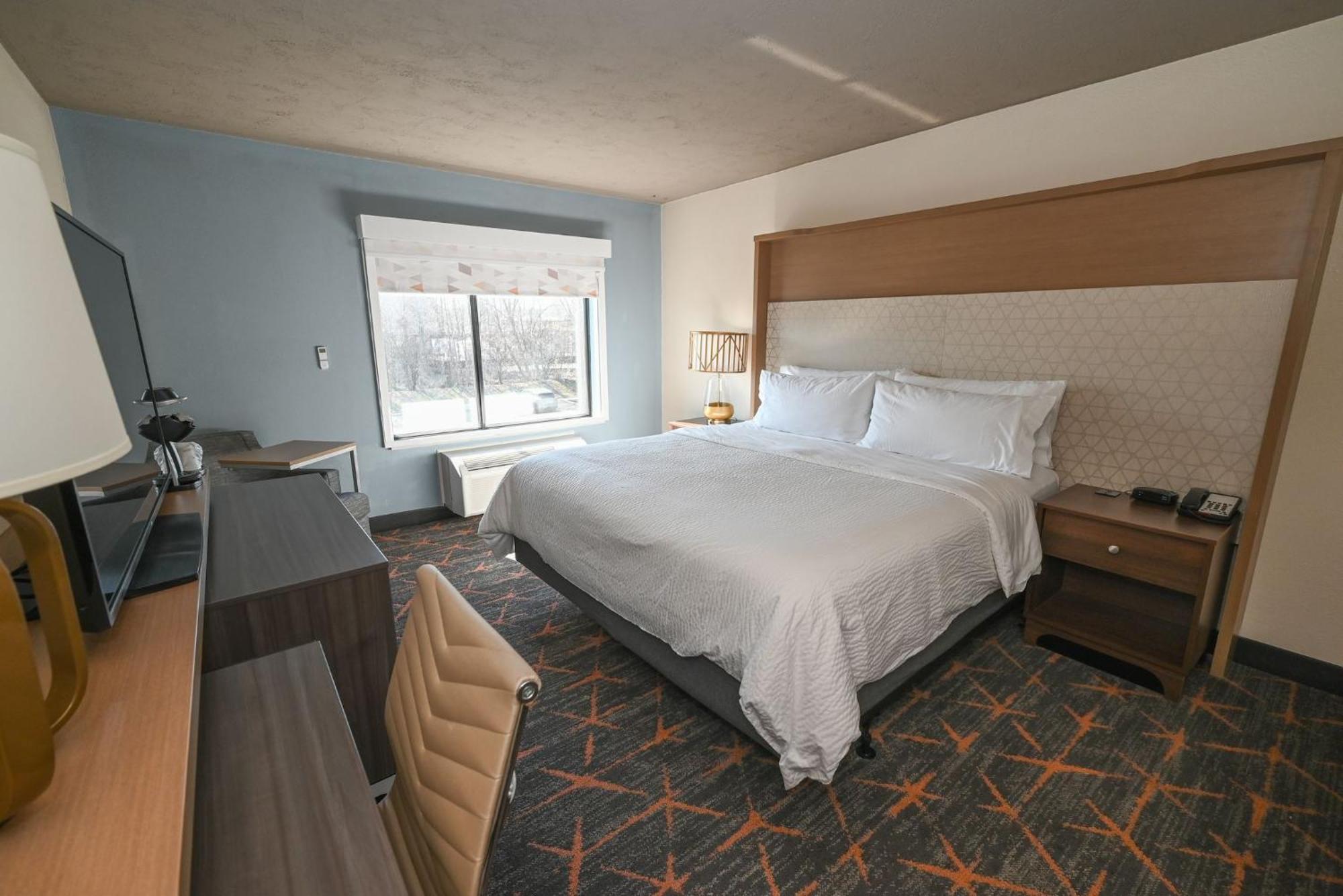 Holiday Inn Cleveland-Mayfield By Ihg Екстериор снимка