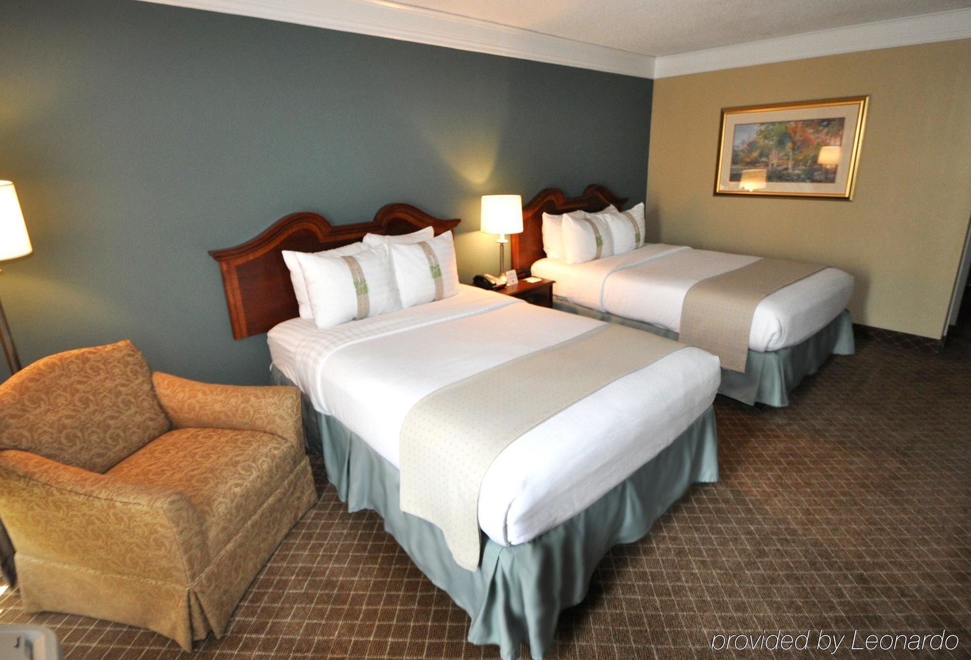 Holiday Inn Cleveland-Mayfield By Ihg Екстериор снимка