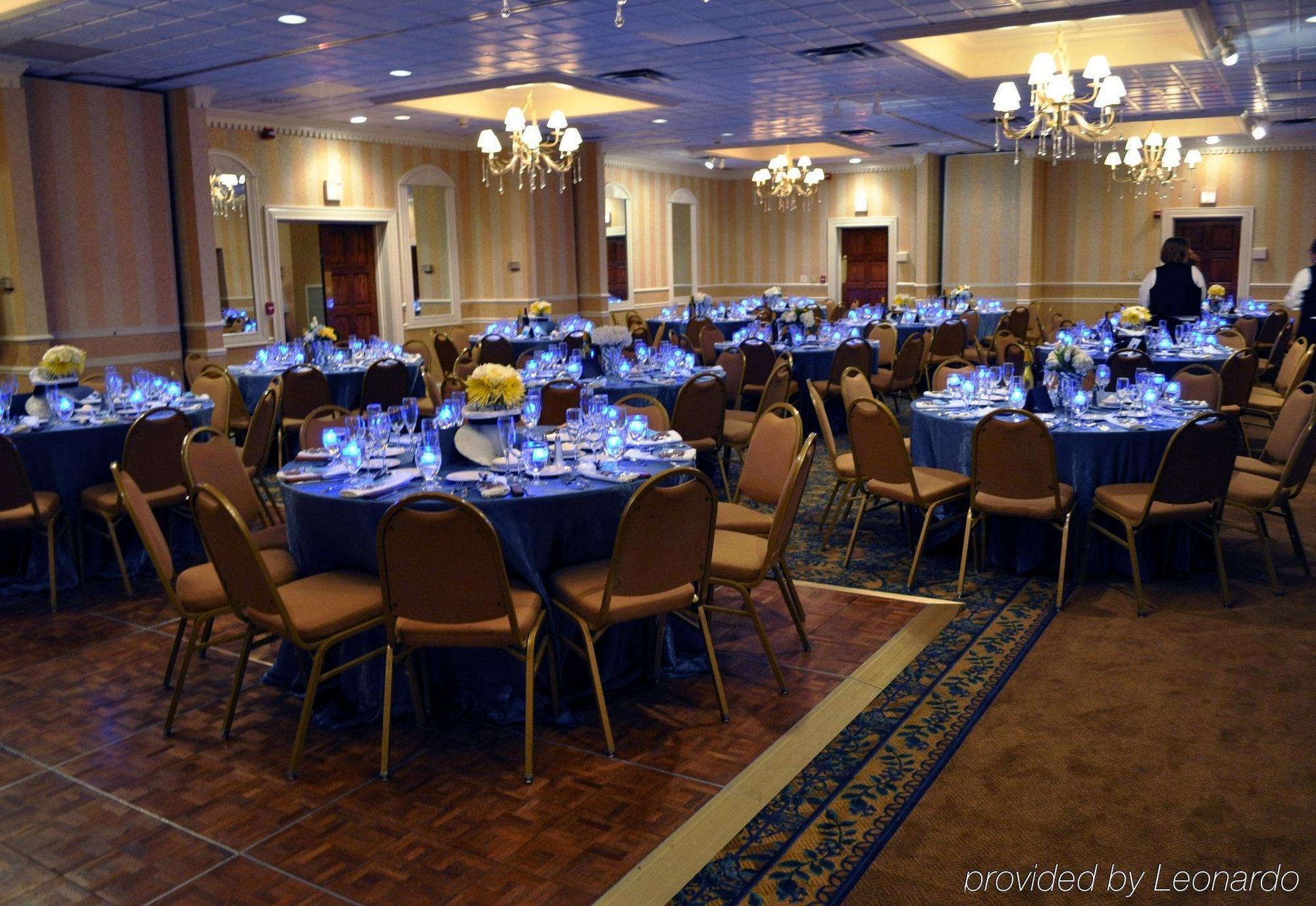 Holiday Inn Cleveland-Mayfield By Ihg Ресторант снимка