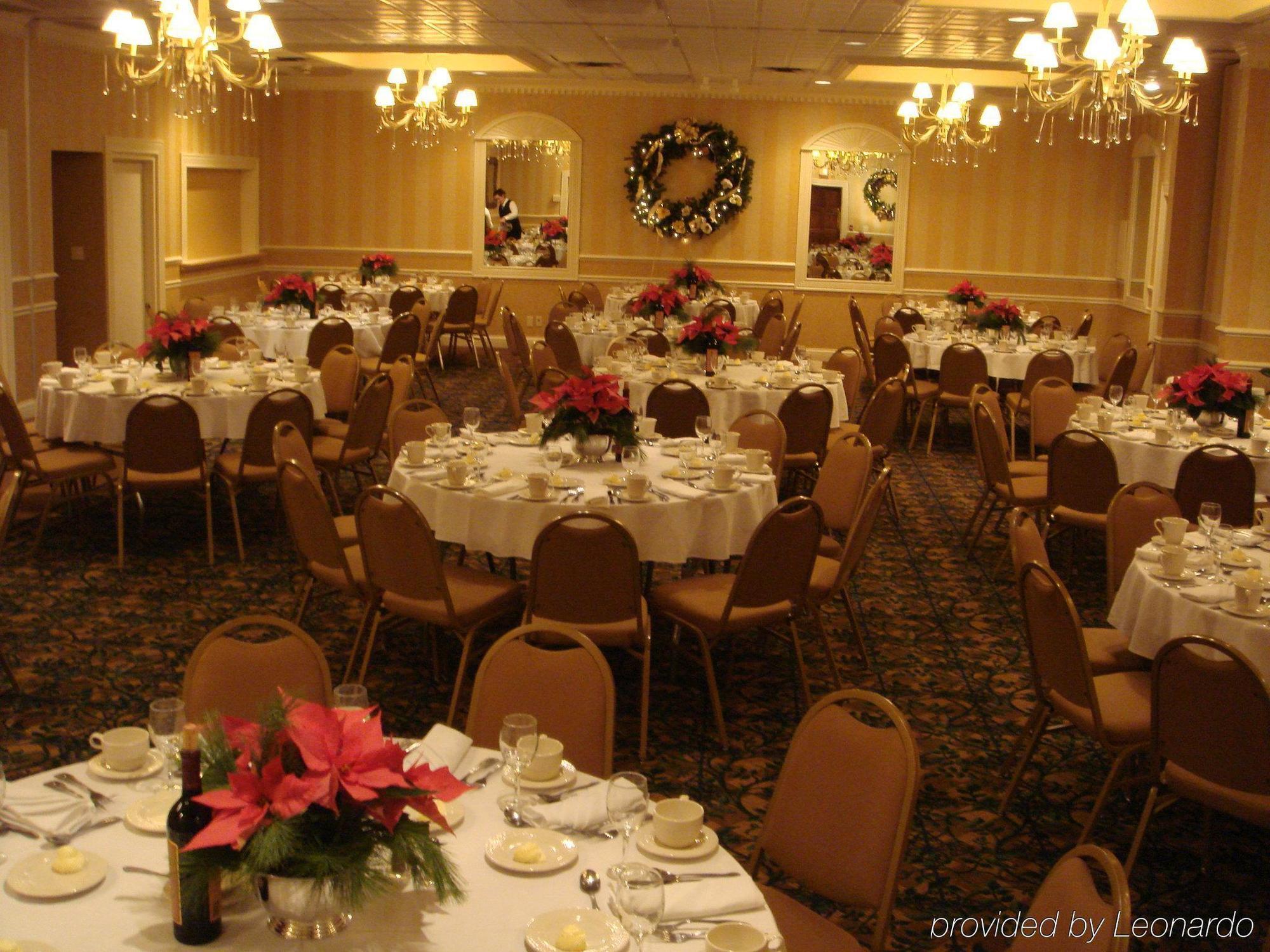 Holiday Inn Cleveland-Mayfield By Ihg Ресторант снимка